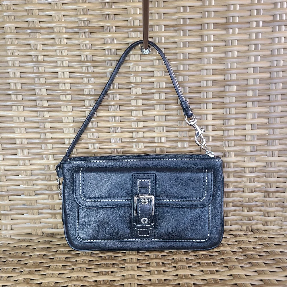 Coach Soho Black Leather Wristlet Clutch Bag Purse Buckle Detail Small - Picture 1 of 14